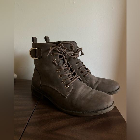 Call it Spring Boots - Picture 1 of 4